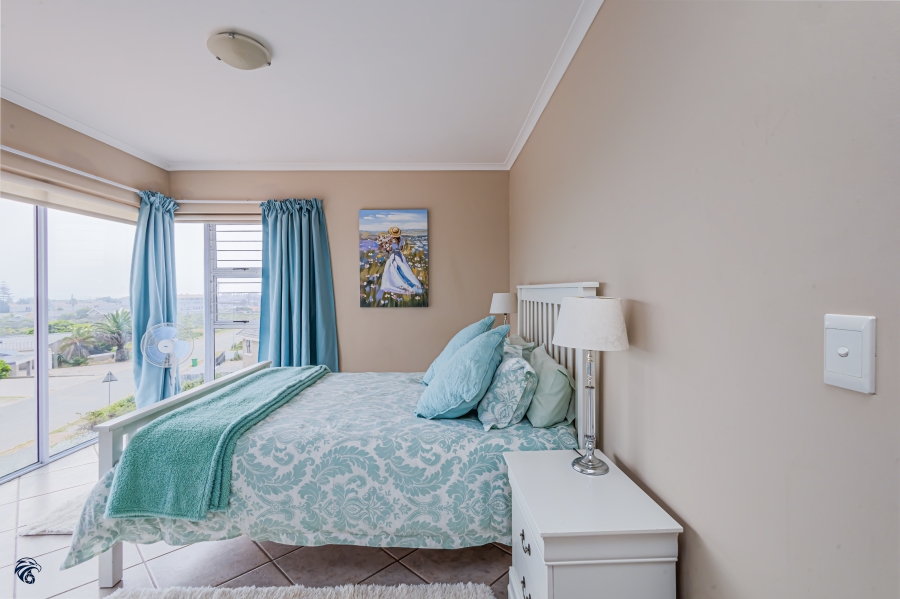 6 Bedroom Property for Sale in Middedorp Western Cape